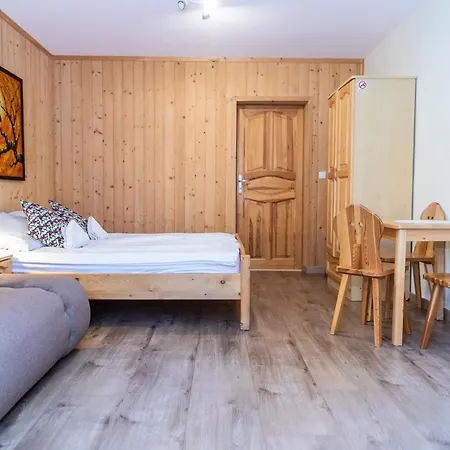 בקתה Sywarne Z Sauna I Widokiem Na Gory *